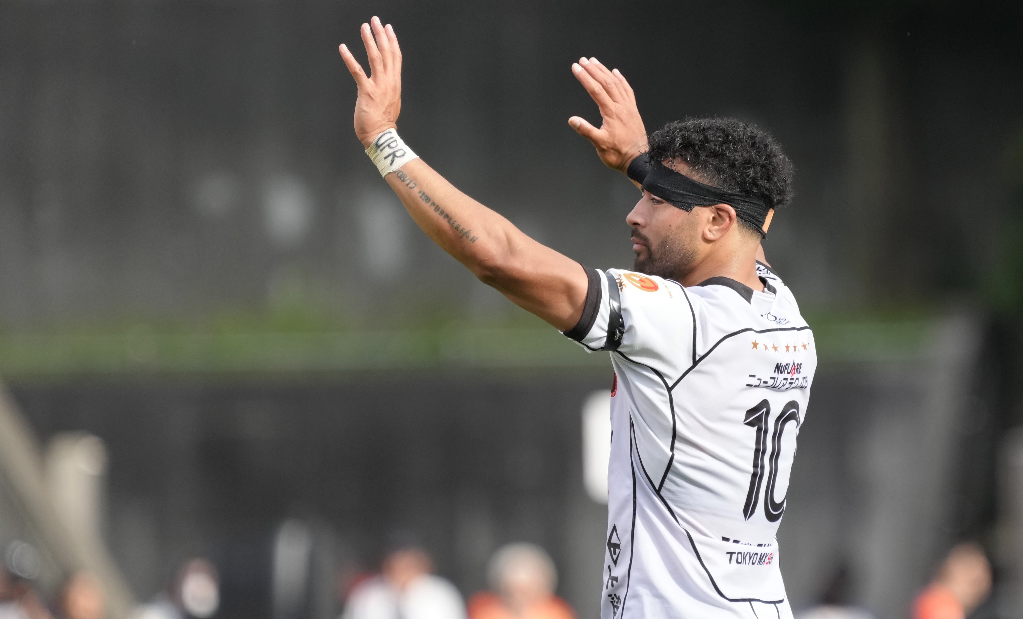 Richie Mo'unga in action for his Japanese club side.